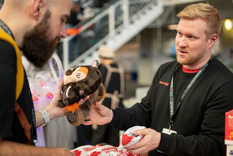 Perttu handing out a plush toy at the RevenueCat booth
